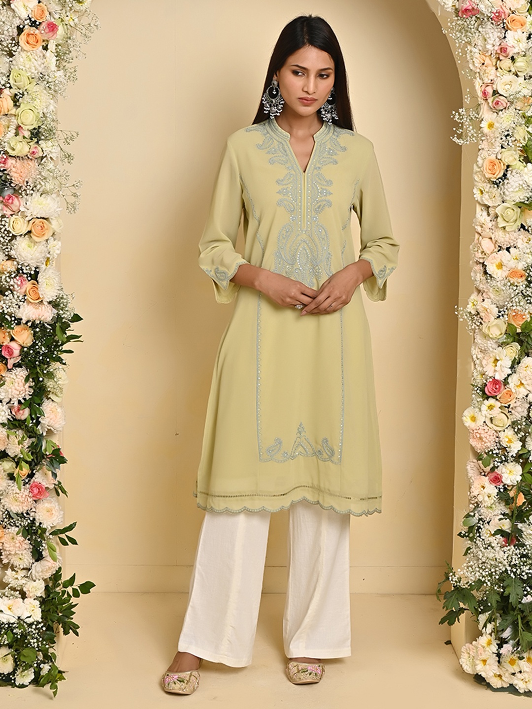 

Lakshita Ethnic Motif Embroidered Mandarin Collar Sequinned Kurta, Yellow