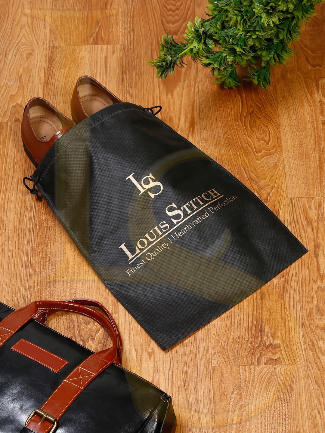 

LOUIS STITCH Set Of 16 Brand Logo Printed Non-Woven Dust Proof & Water Repellent Shoe Bags, Black