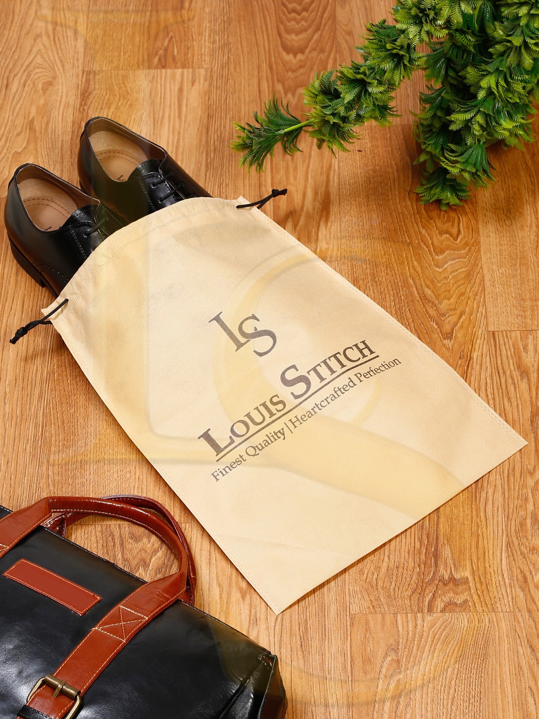 

LOUIS STITCH Men Set Of 6 Logo Printed Non-Woven See Through & Eco-Friendly Shoe Bags, Beige