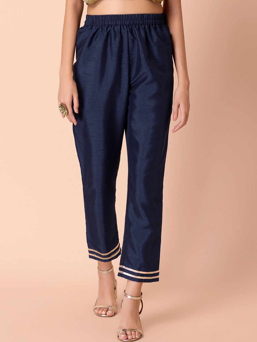 

INDYA Women Mid-Rise Plain Cropped Regular Trousers, Navy blue