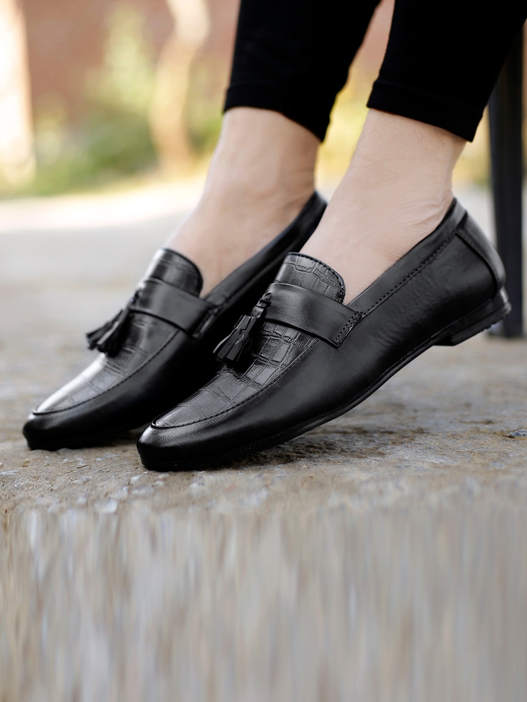 

Bxxy Men Textured Tassel Loafers, Black