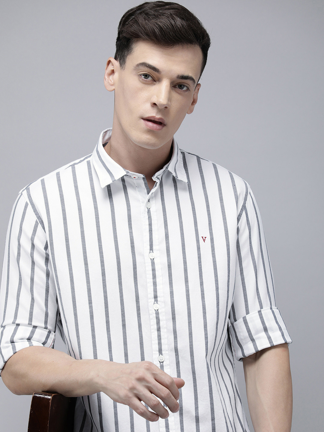 

Van Heusen Sport Self-Striped Slim Fit Casual Shirt, Navy blue