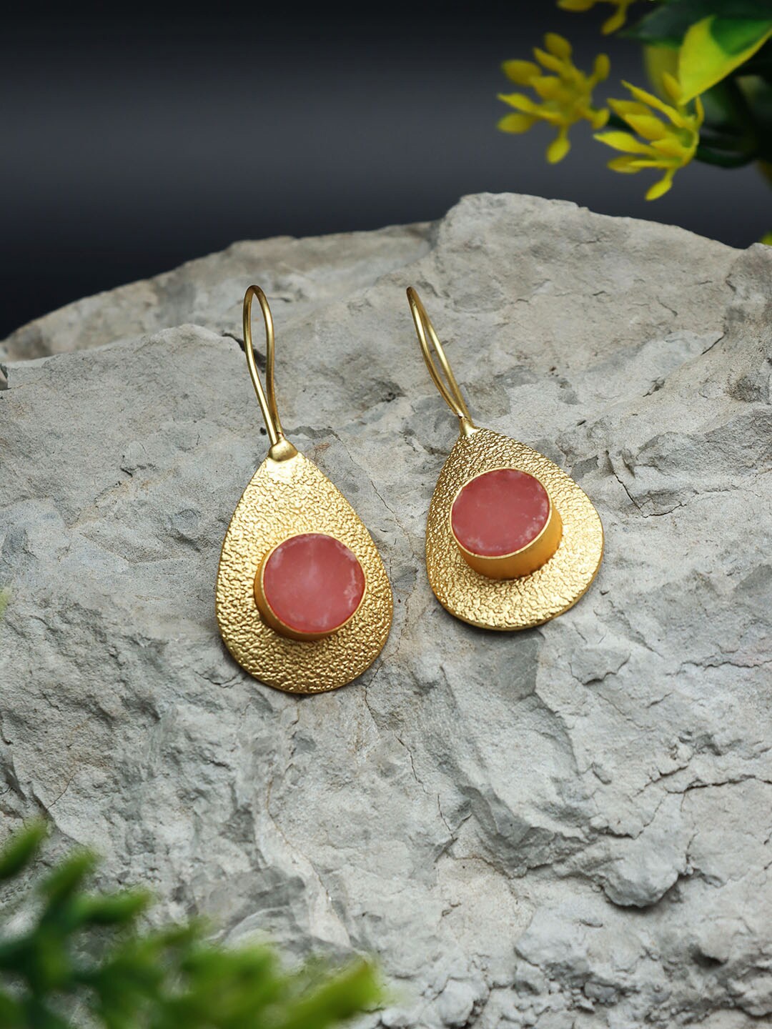 

Ozanoo Gold Plated Stone Studded Drop Earrings