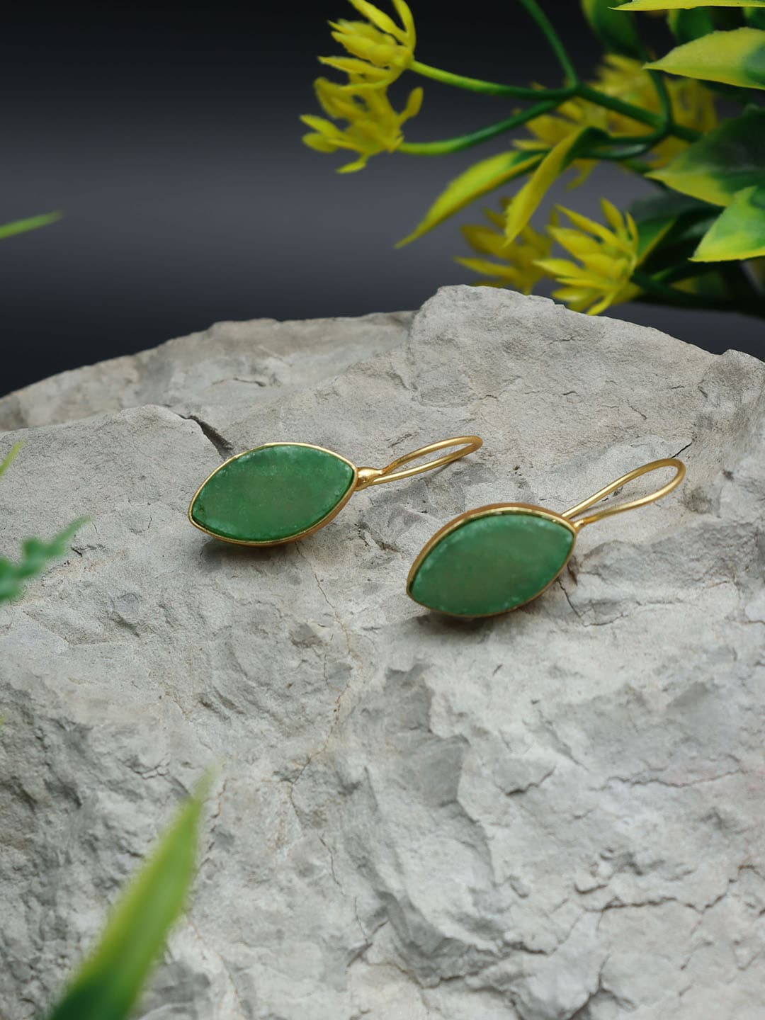 

Ozanoo Gold Plated Stone Studded Drop Earrings