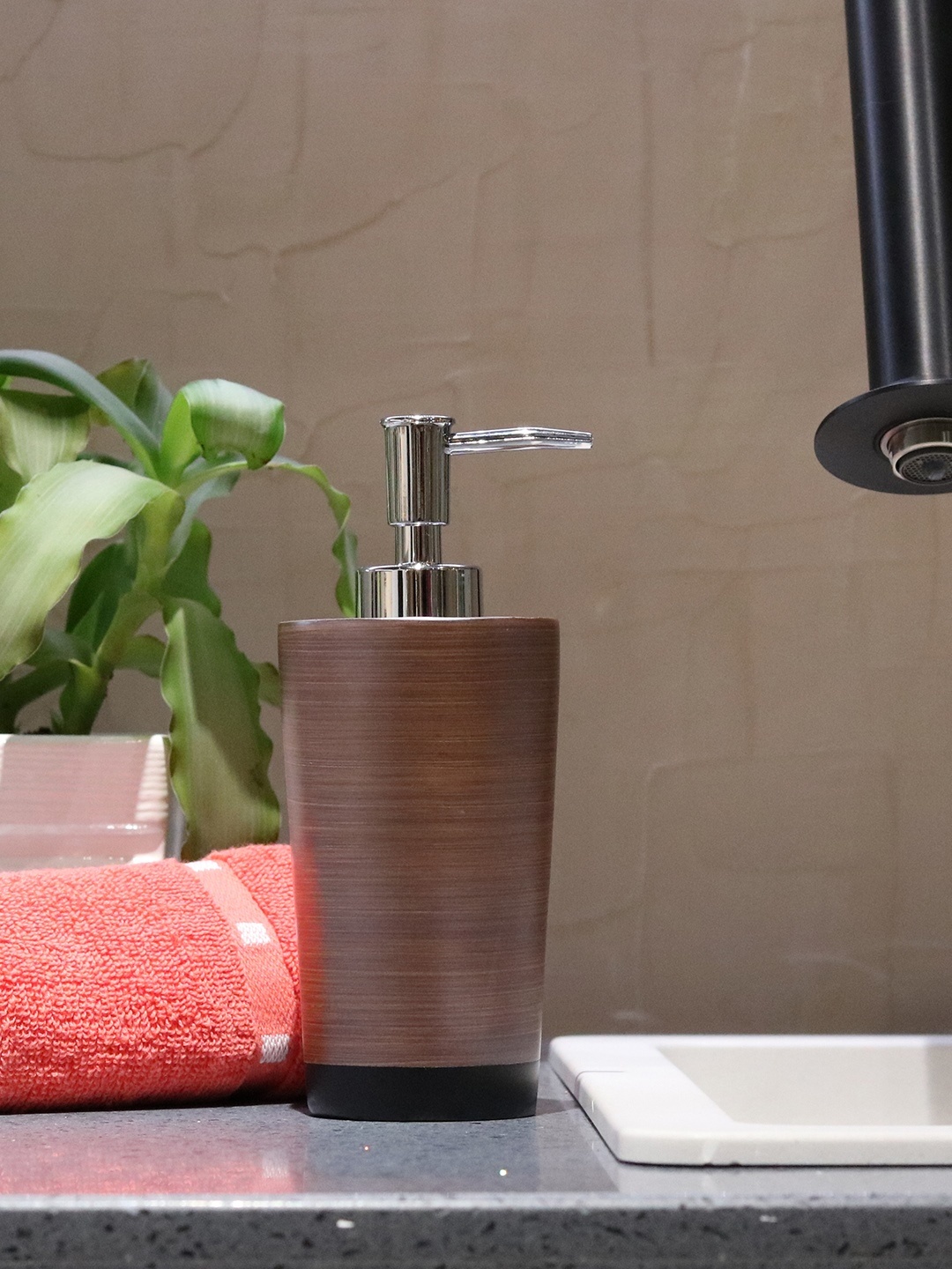 

Shresmo Brown Self-Design Liquid Soap Dispenser