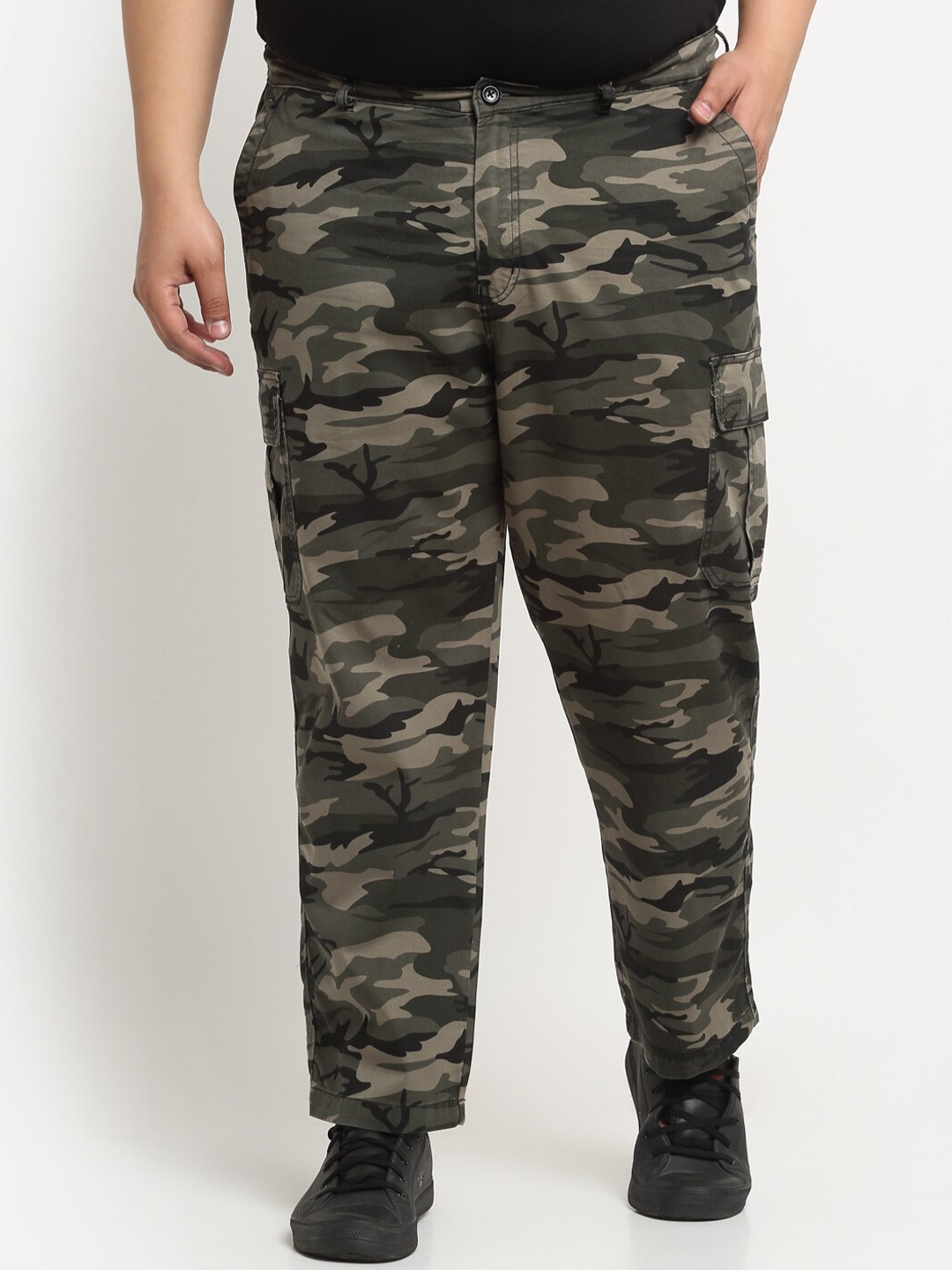 

plusS Men Olive Green, Black And Brown Camouflage Printed Cotton Cargo Trousers