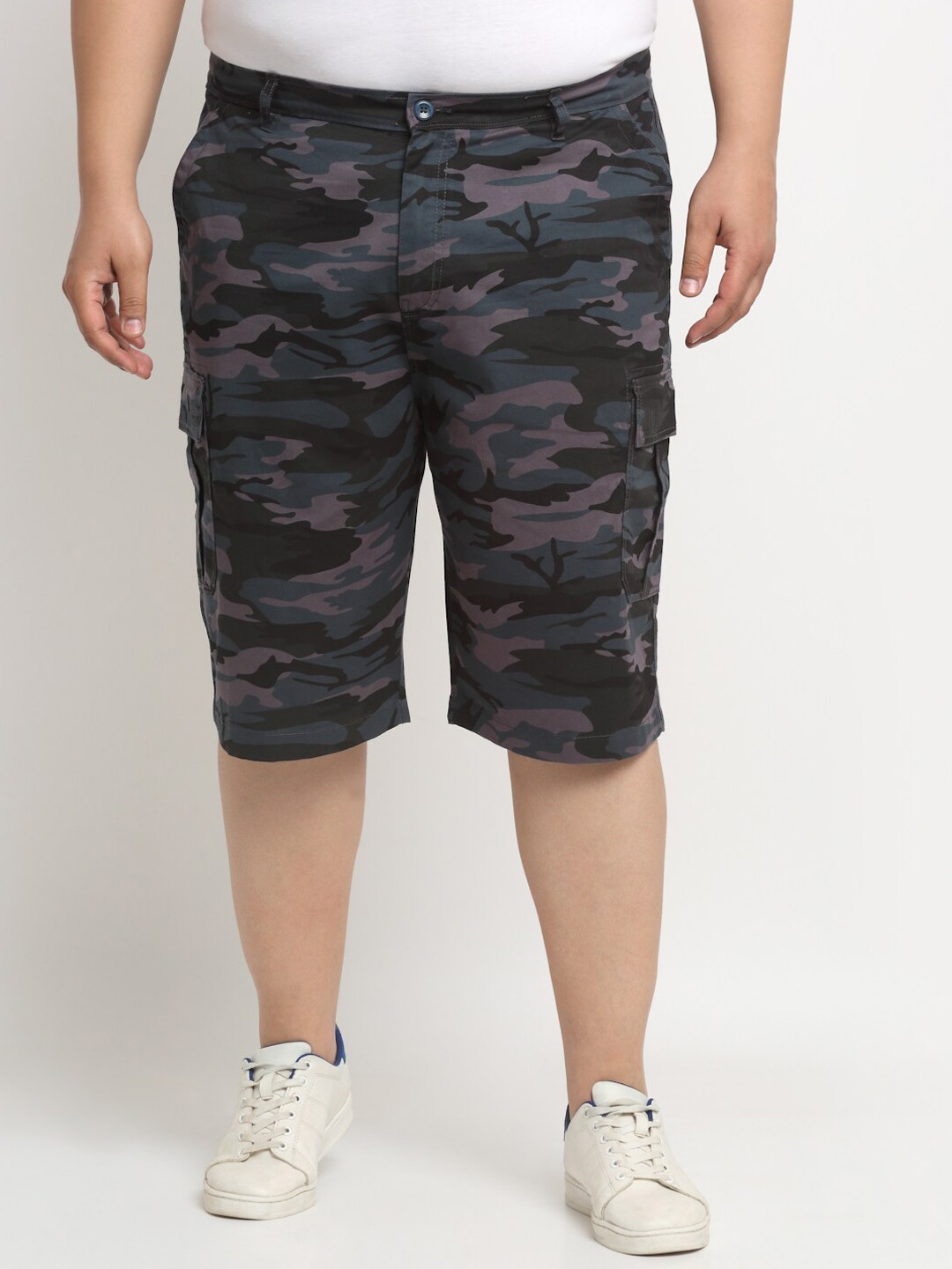 

plusS Men Grey, Black And Green Camouflage Printed Cotton Cargo Shorts