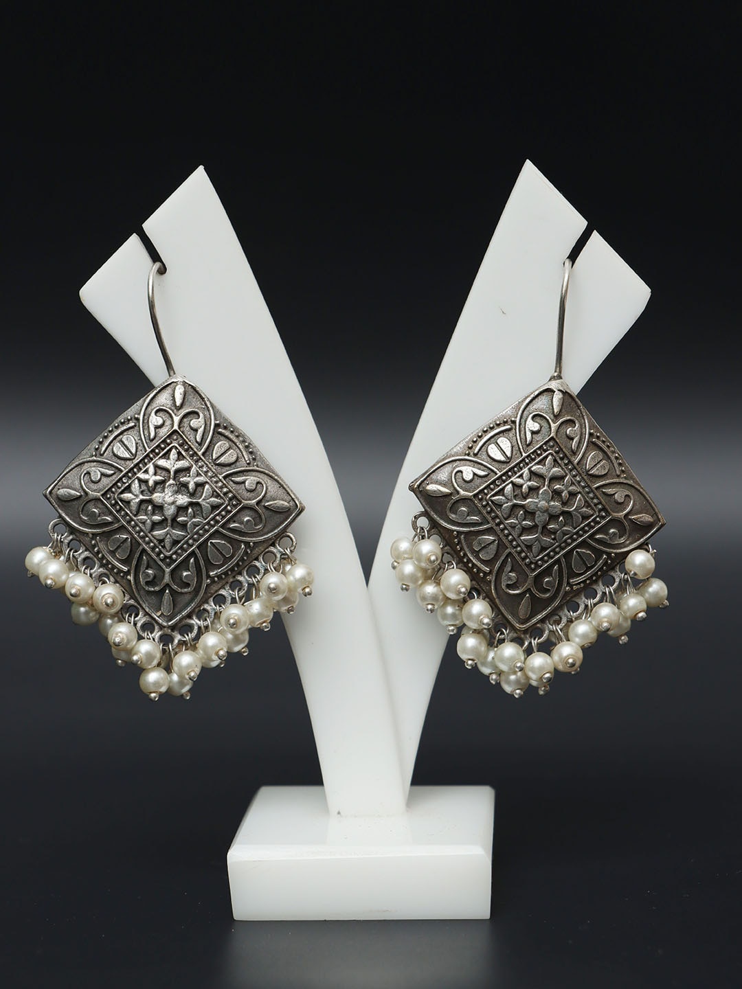 

Ozanoo Silver-Plated Oxidised Square Drop Earrings