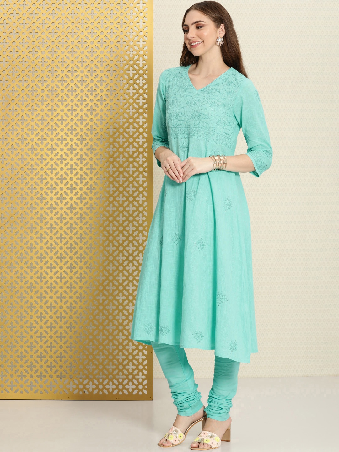 

House of Pataudi Chikankari Embroidered Pure Cotton Jashn Kurta With Churidar, Turquoise blue