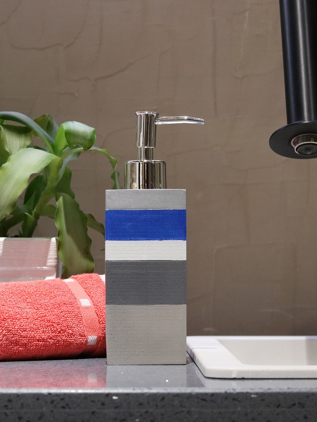 

Shresmo Grey & Blue Colourblocked Liquid Soap Dispenser