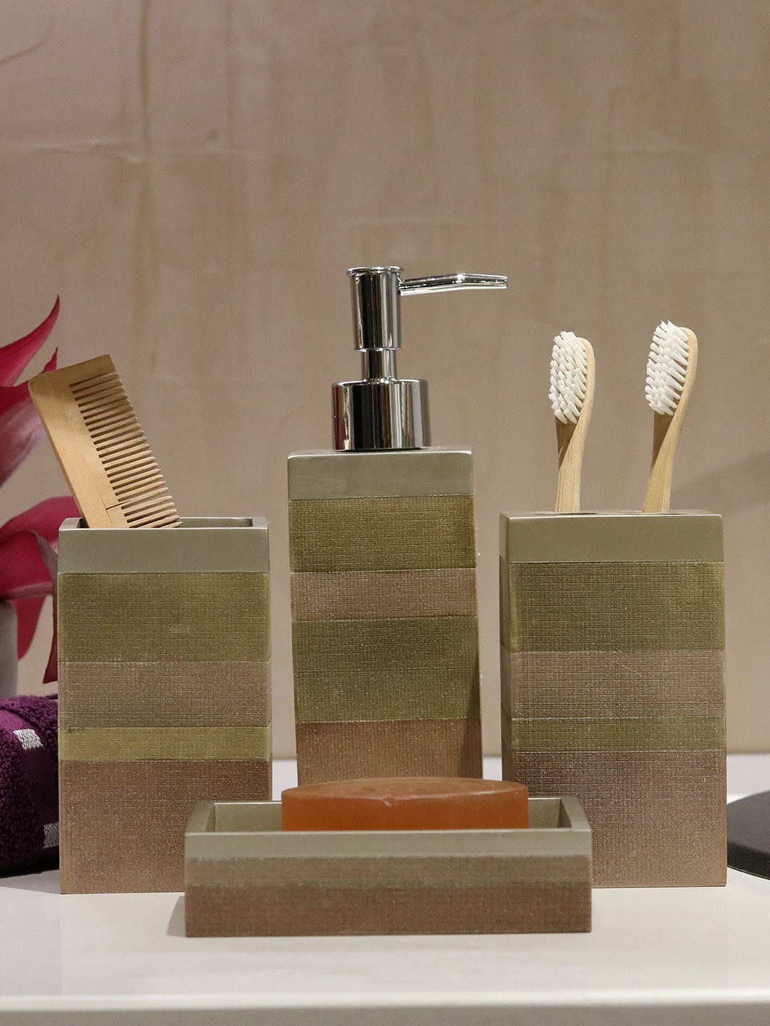 

Shresmo Set of 4 Green and brown Textured Bath Accessories