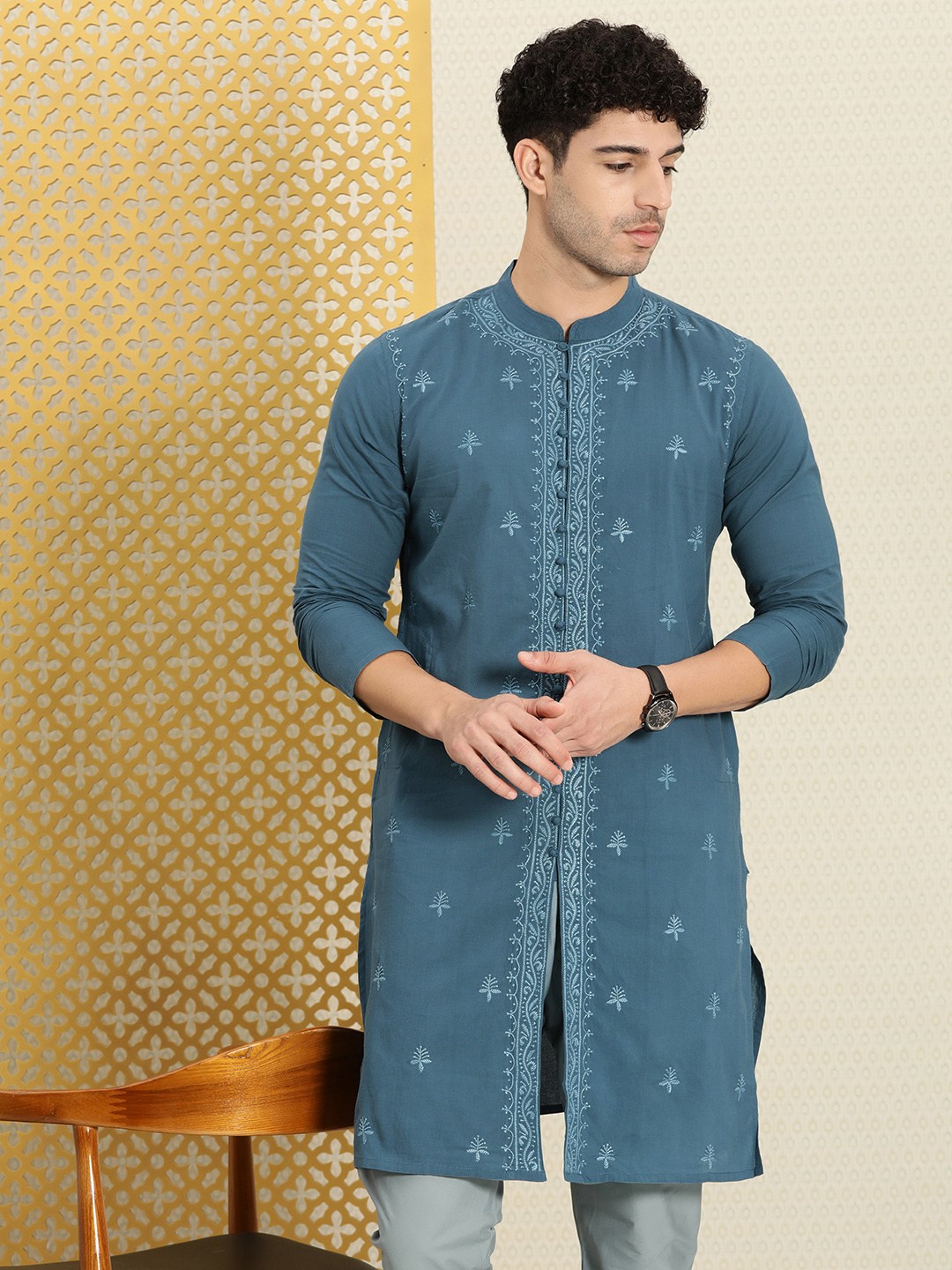 

House of Pataudi Men Chikankari Embroidered Pure cotton Jashn Kurta with Churidar, Blue