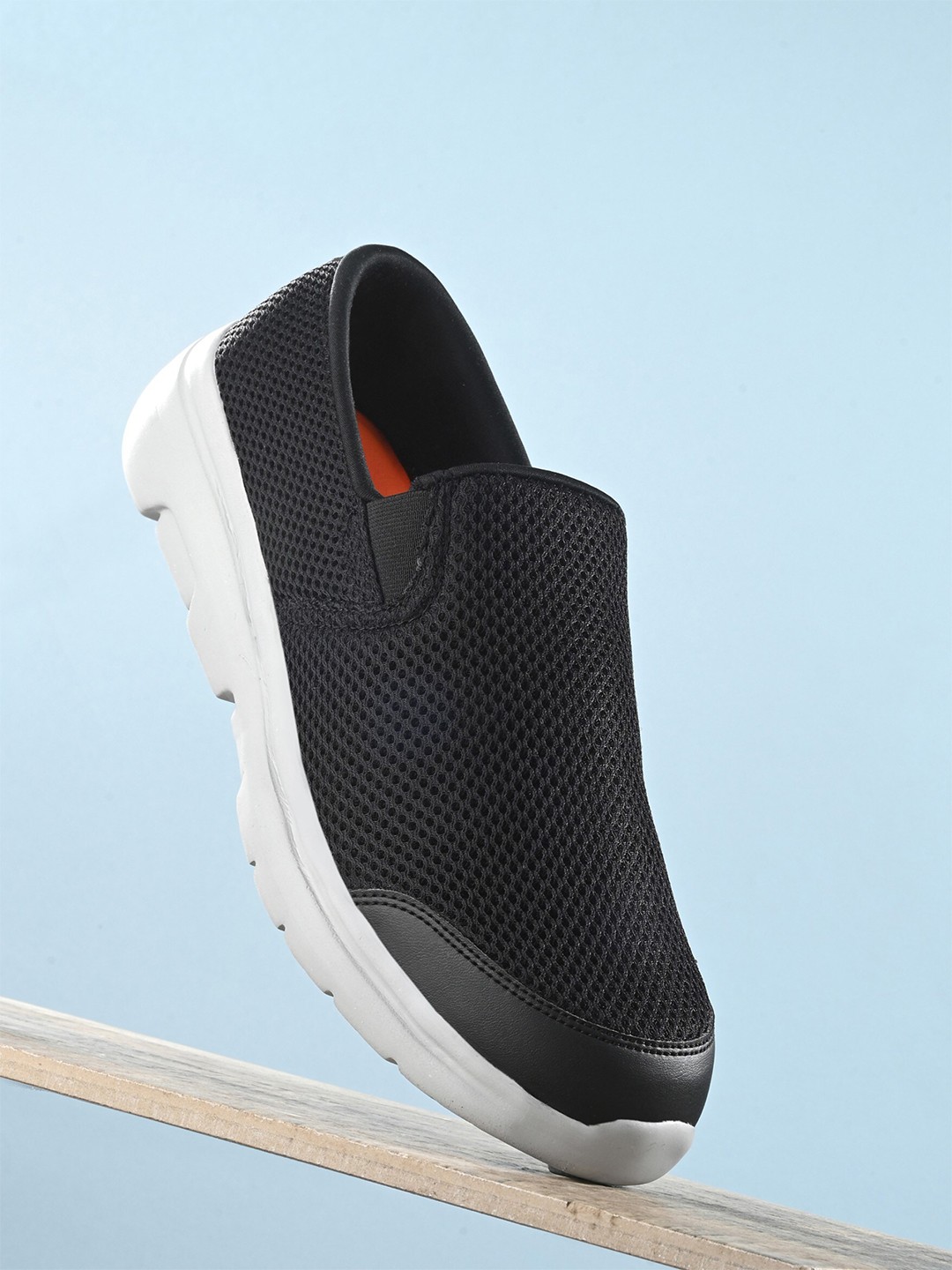 

HRX by Hrithik Roshan Men Mesh Memory Foam Walking Non-Marking Shoes, Black