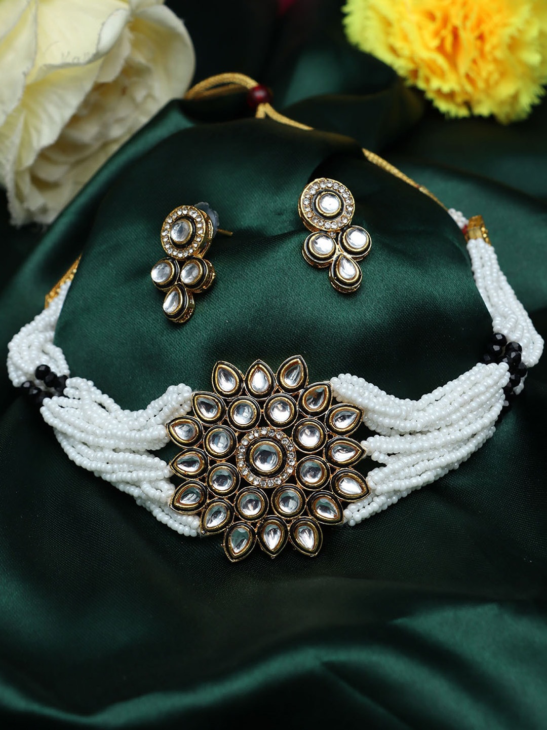

Ozanoo Gold-Plated Kundan Studded Jewellery Set