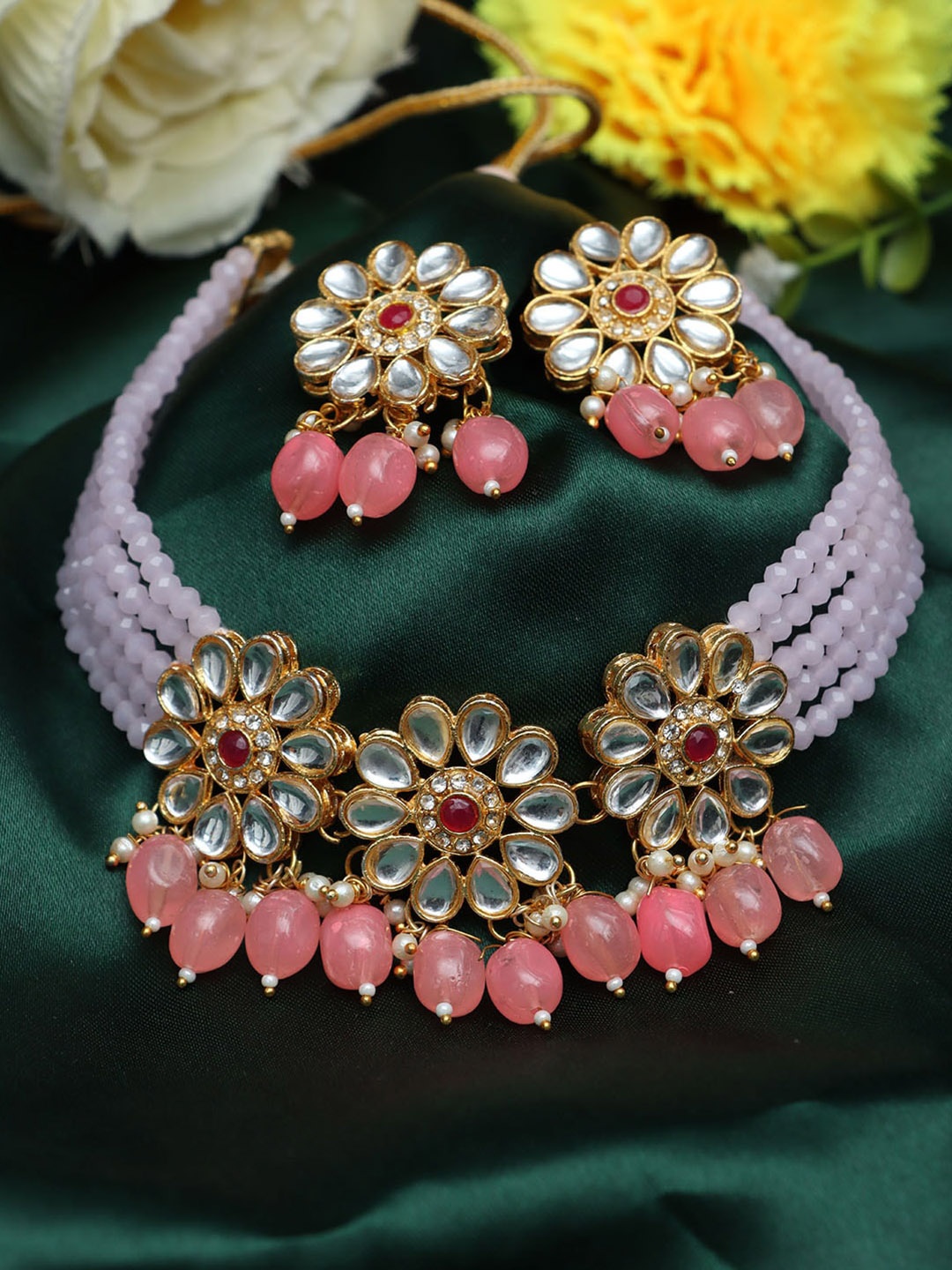 

Ozanoo Gold-Plated Kundan-Studded & Beaded Jewellery Set