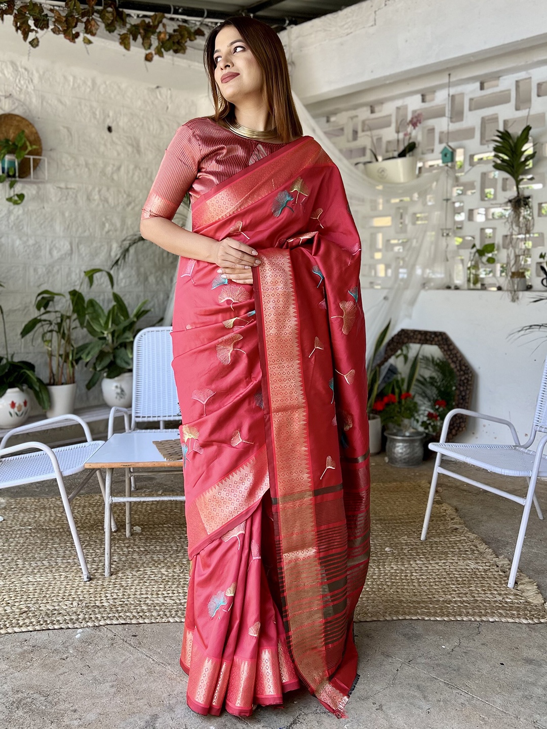 

SERONA FABRICS Floral Embroidered Zari Banarasi Saree, Pink
