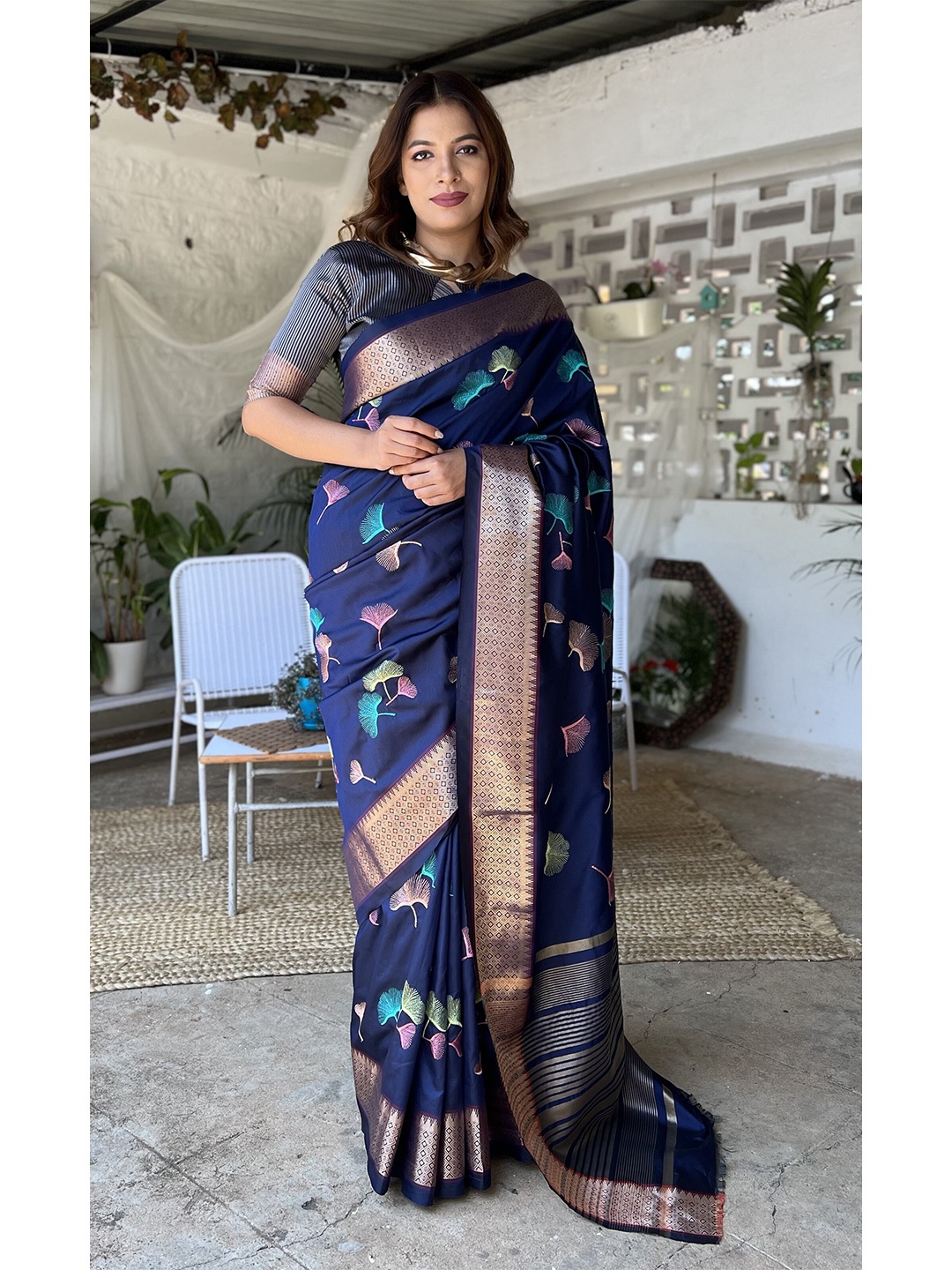 

SERONA FABRICS Floral Embroidered Zari Banarasi Saree, Blue