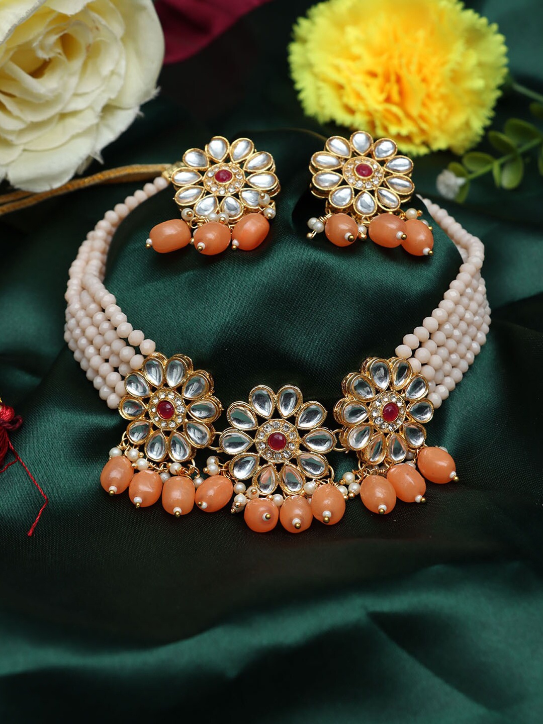 

Ozanoo Gold-Plated Kundan-Studded & Beaded Antique Jewellery Set