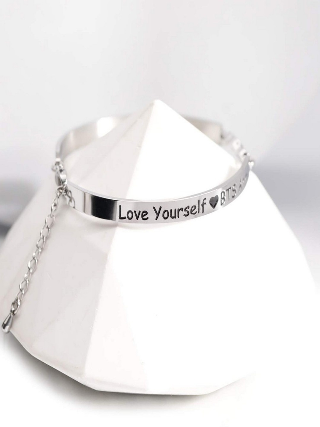 

UNIVERSITY TRENDZ Women Crystals Silver-Plated Link Bracelet