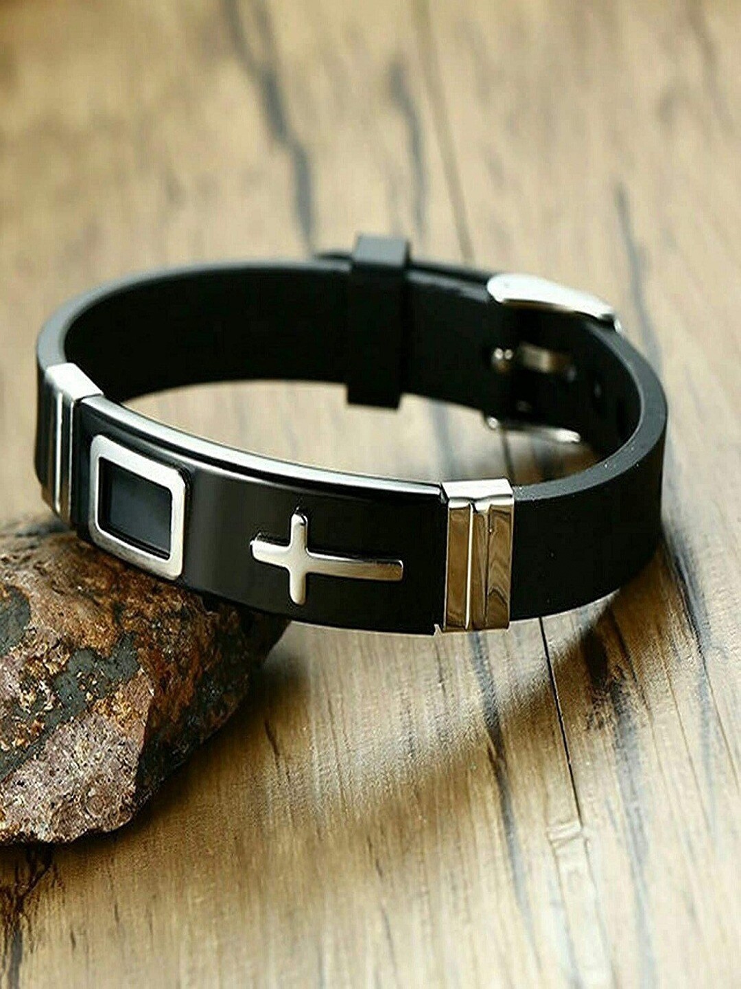 

UNIVERSITY TRENDZ Men Silver-Plated Wraparound Bracelet