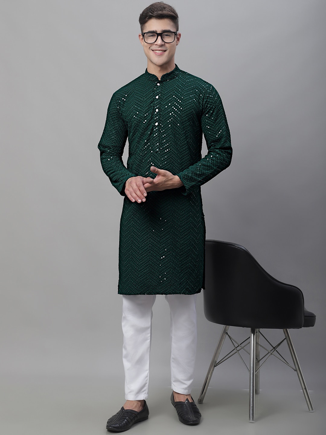 

Jompers Ethnic Motifs Embroidered Mandarin Collar Sequinned Pure Cotton Kurta With Pyjamas, Green
