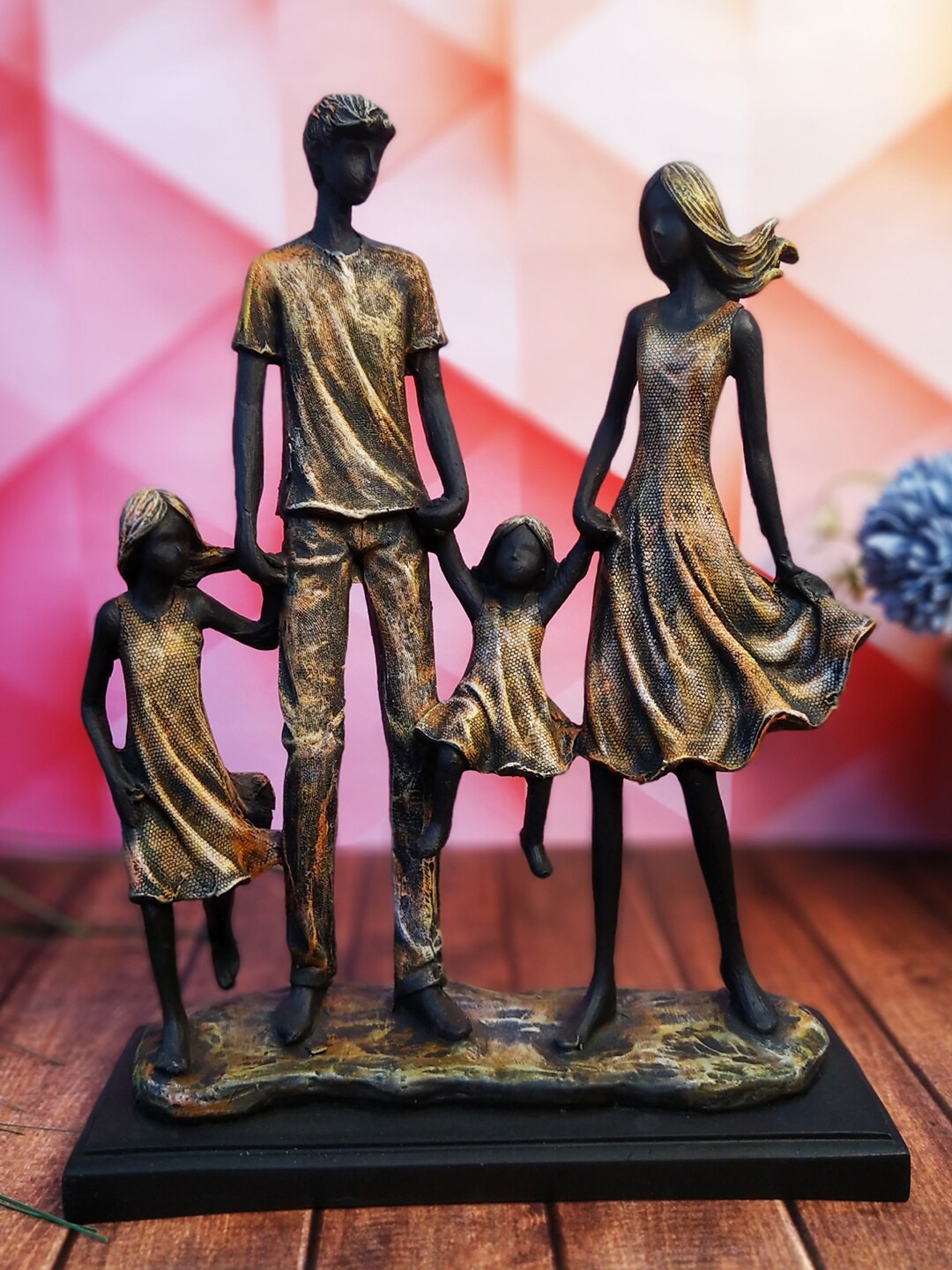 

WENS Black Family Statue Showpiece