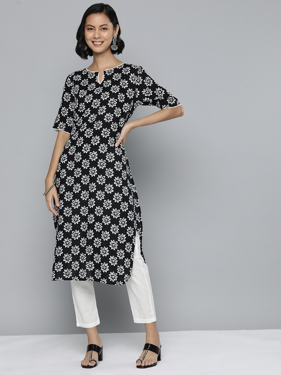 

HERE&NOW Women Floral Printed Straight Kurta, Black