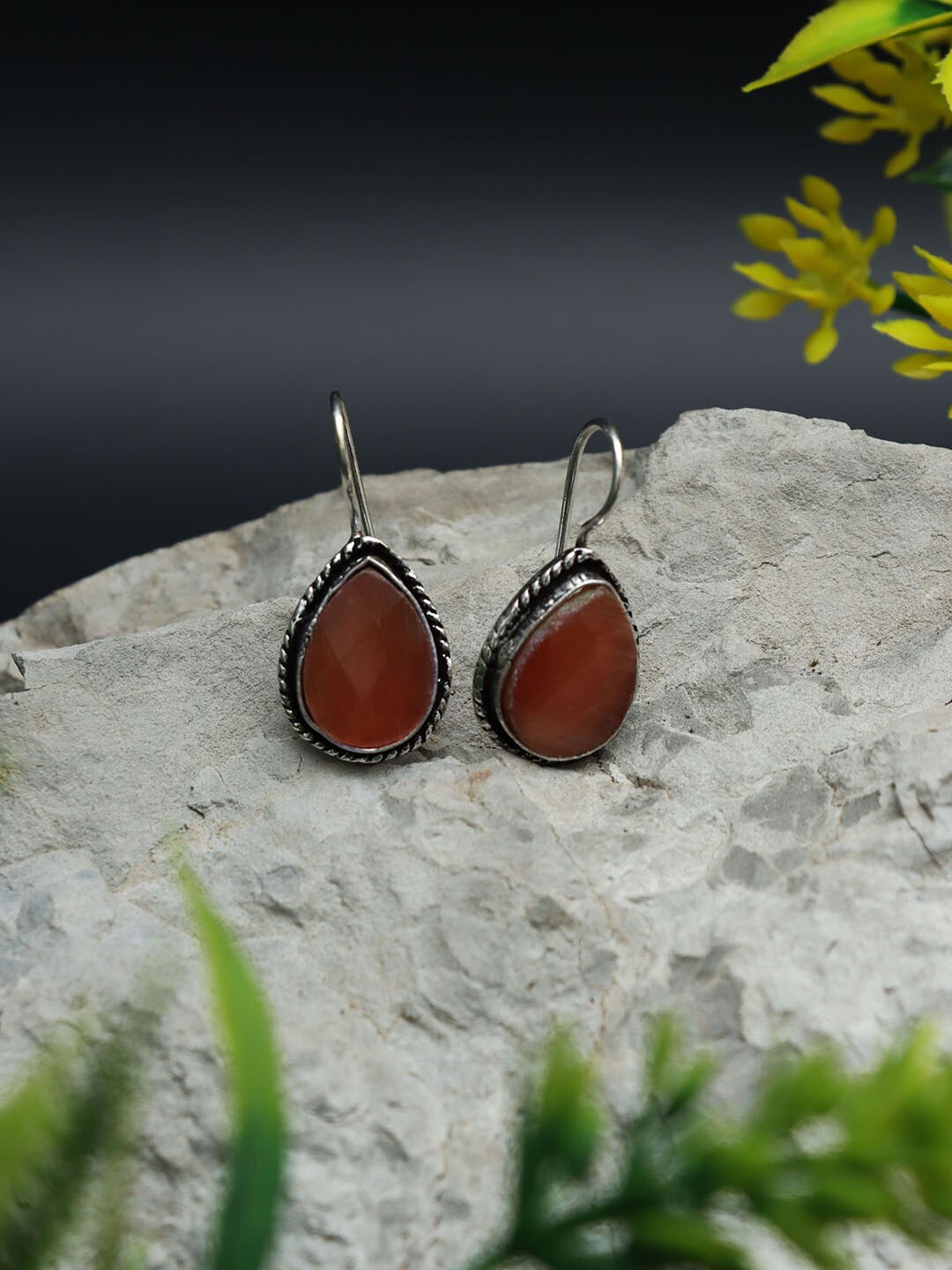 

Ozanoo Silver-Plated teardrop Shaped Drop Earrings