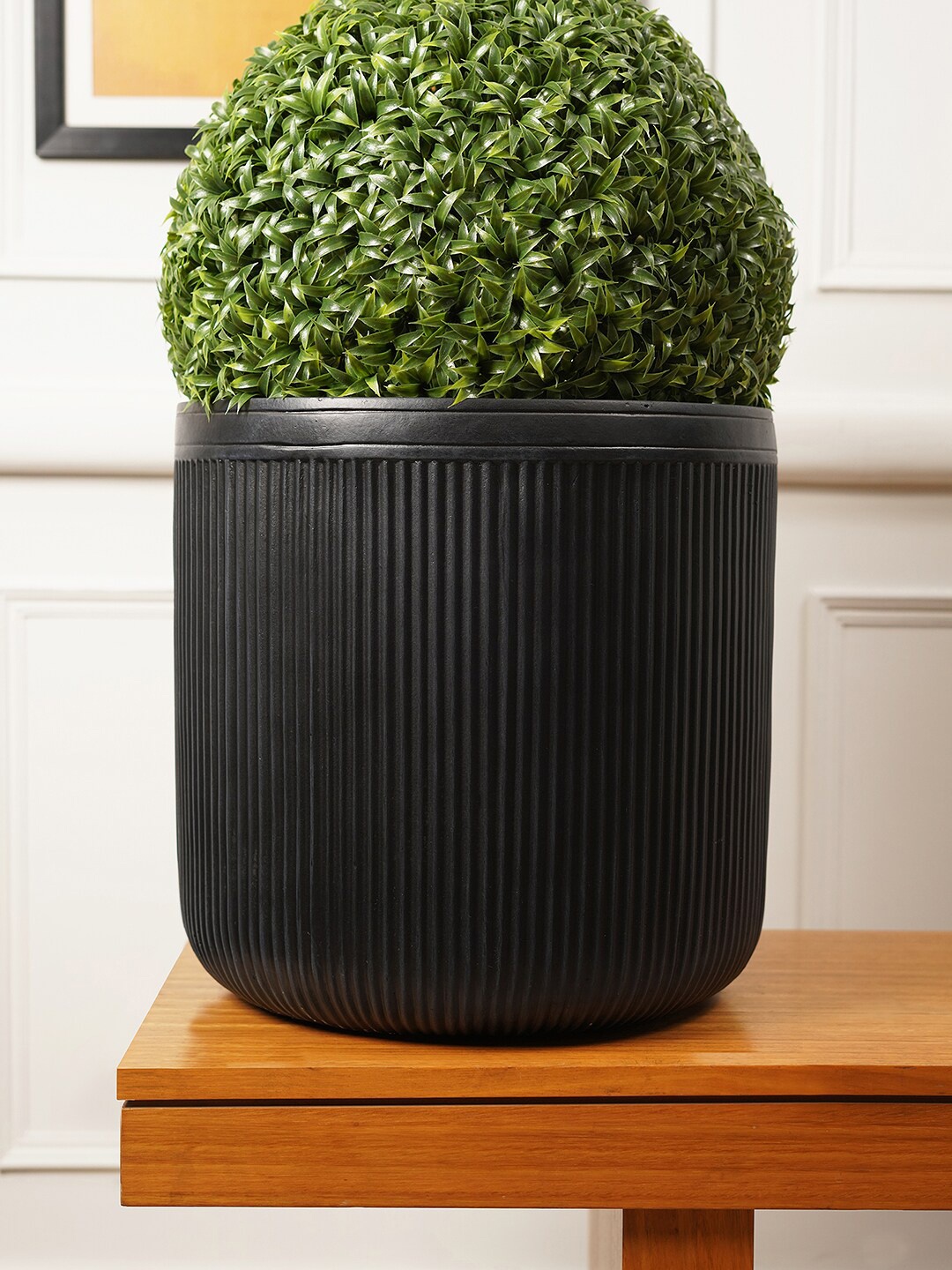 

Pure Home and Living Black Vertical Ribbed Planter