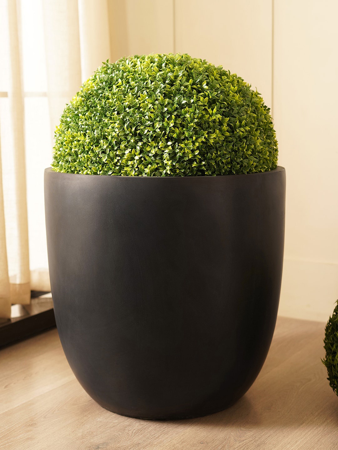 

Pure Home and Living Black Polyfibre & Clay Planter