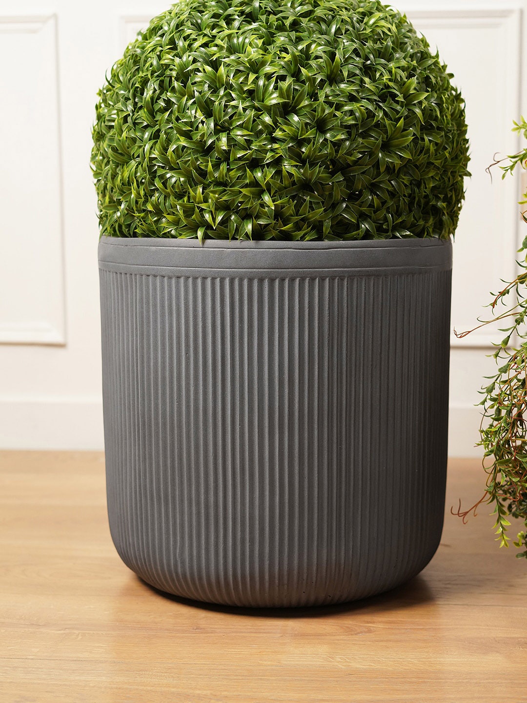 

Pure Home and Living Grey Vertical Ribbed Polyfibre & Clay Planter