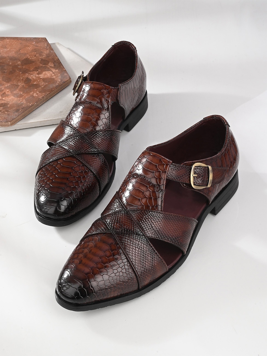 

San Frissco Men Faux Leather Textured Shoe-Style Sandals, Brown