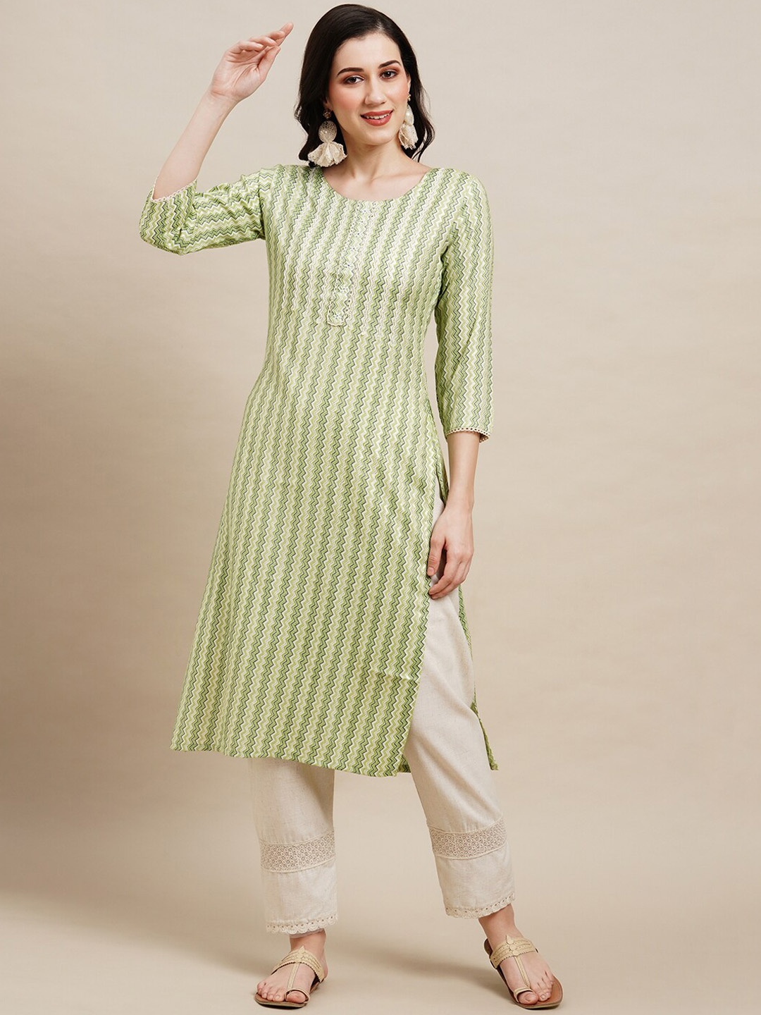 

Sangria Chevron Printed Beads and Stones Detail Straight Kurta, Green