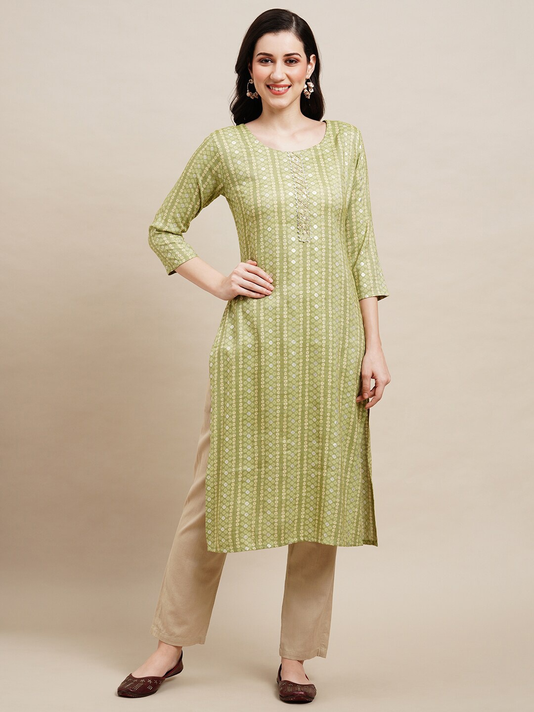 

Sangria Bandhani Printed Gotta Patti Straight Kurta, Green