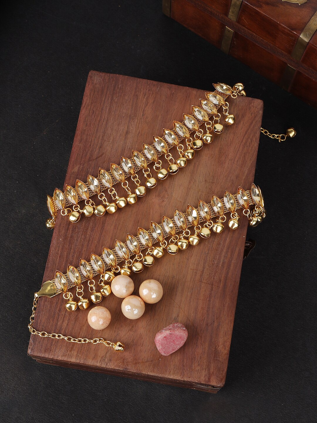 

ANIKAS CREATION Gold-Plated Peach Stone and Kundan-Studded & Golden Beaded Anklet