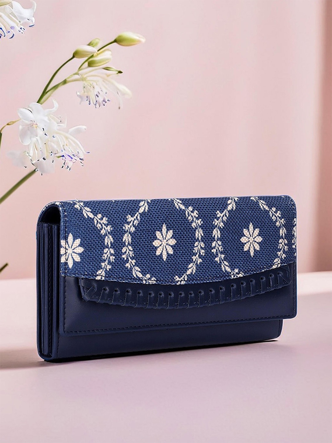 

THE CLOWNFISH Women Ladyluxe Printed Leather RFID Two Fold Wallet, Navy blue