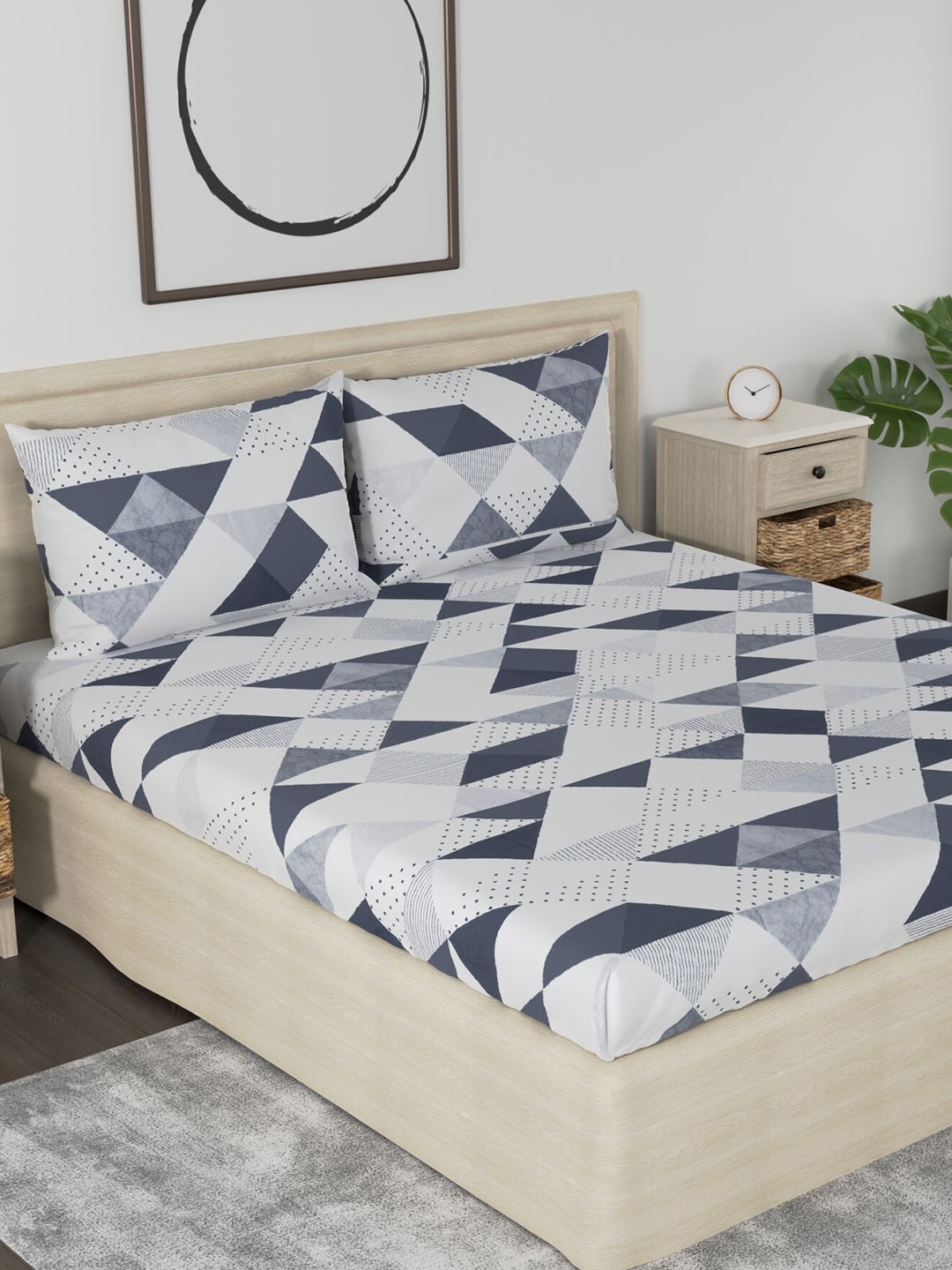 

Huesland White & Grey Geometric Cotton 186 TC Queen Bedsheet With 2 Pillow Covers