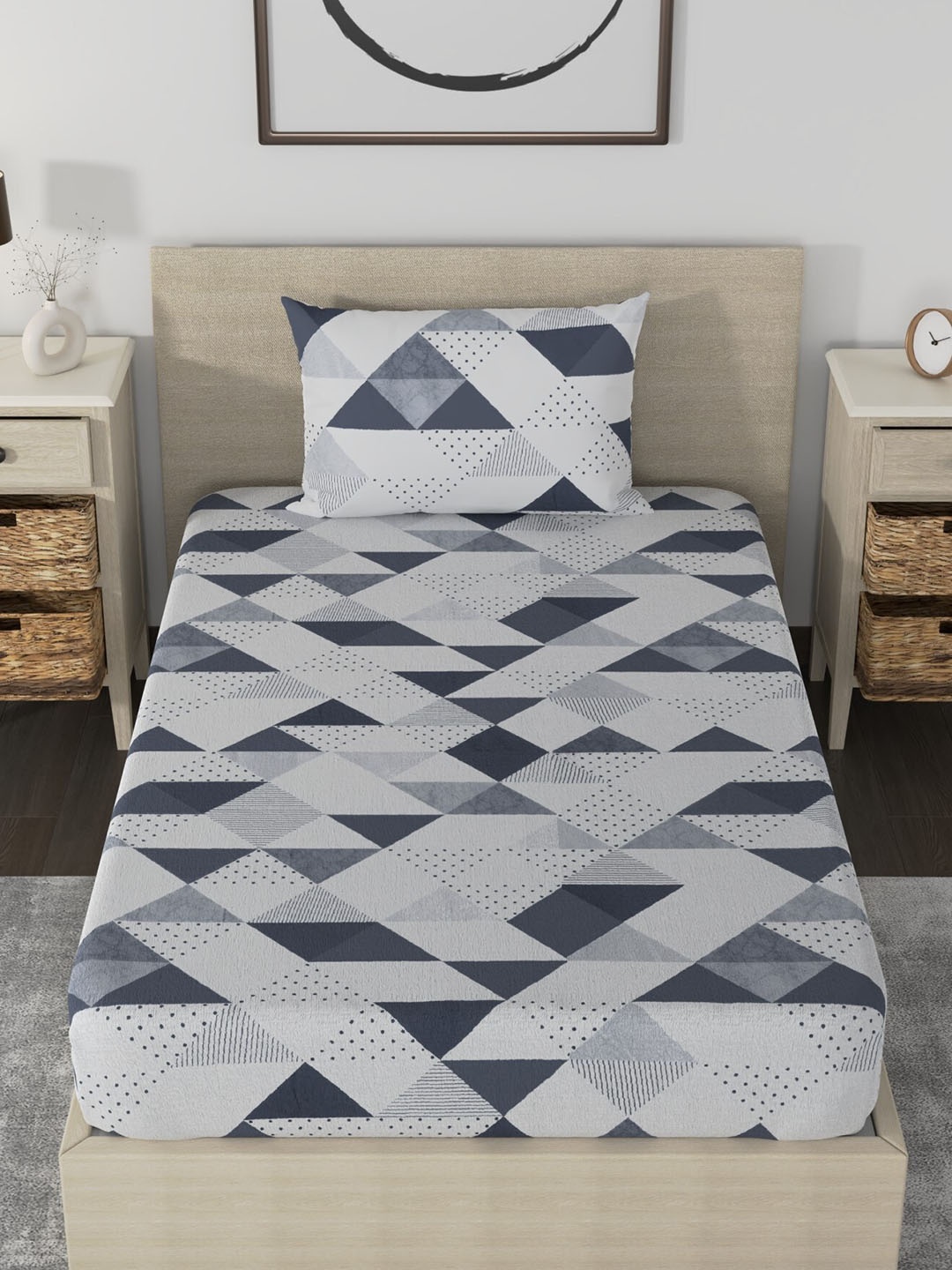 

Huesland White & Grey Geometric 186 TC Single Bedsheet With 1 Pillow Covers