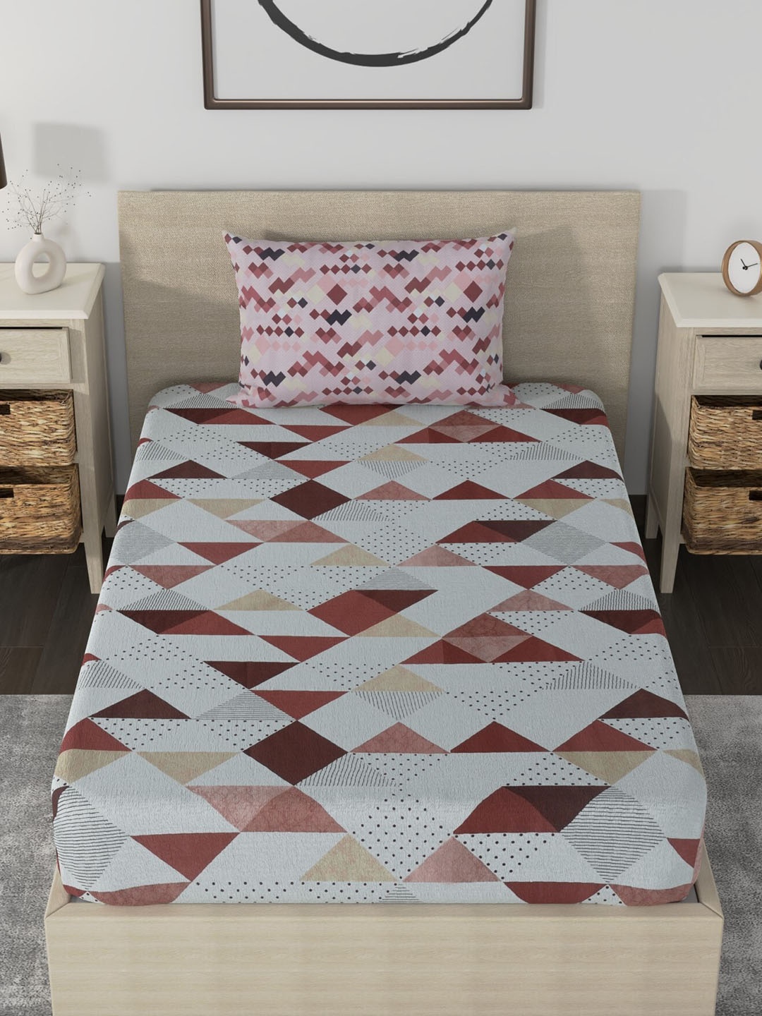 

Huesland White & Coffee Brown Geometric Cotton 186 TC Single Bedsheet With 1 Pillow Covers