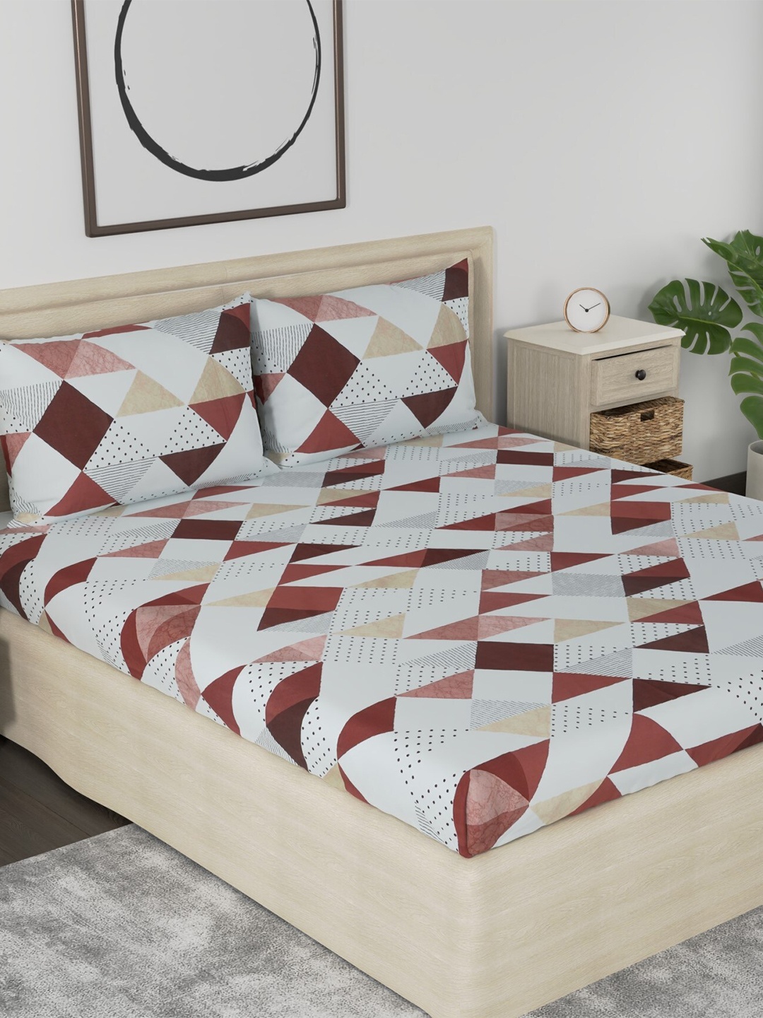 

Huesland Aspire Off White & Brown Geometric 186 TC Cotton Queen Bedsheet & 2 Pillow Covers