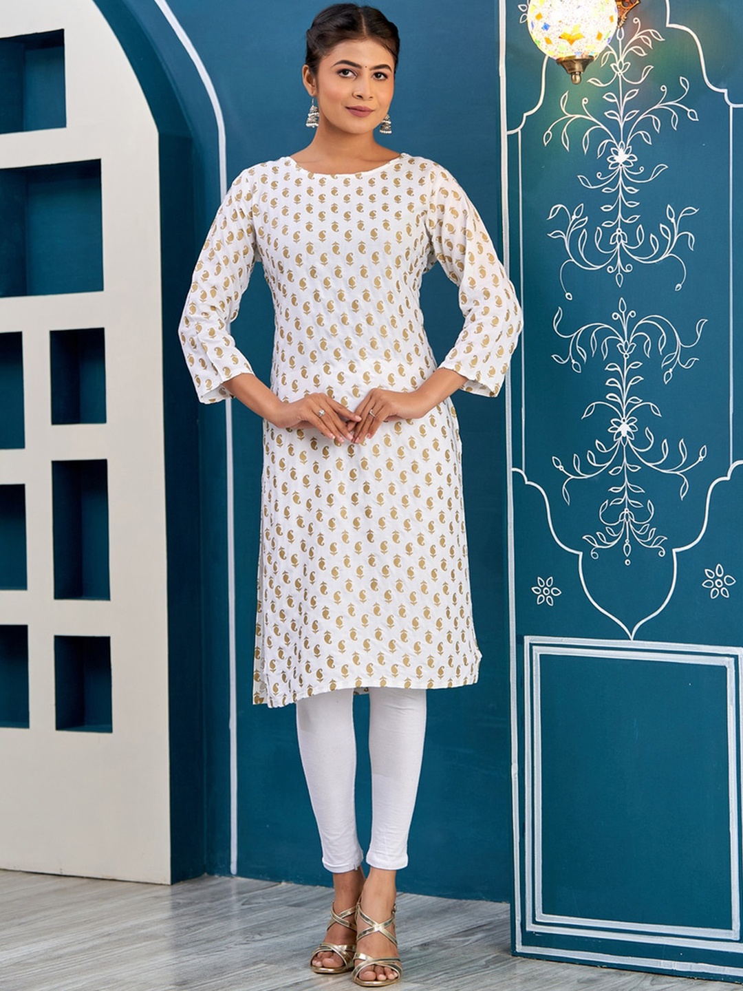 

SURHI Round Neck Paisley Printed Straight Kurta, White