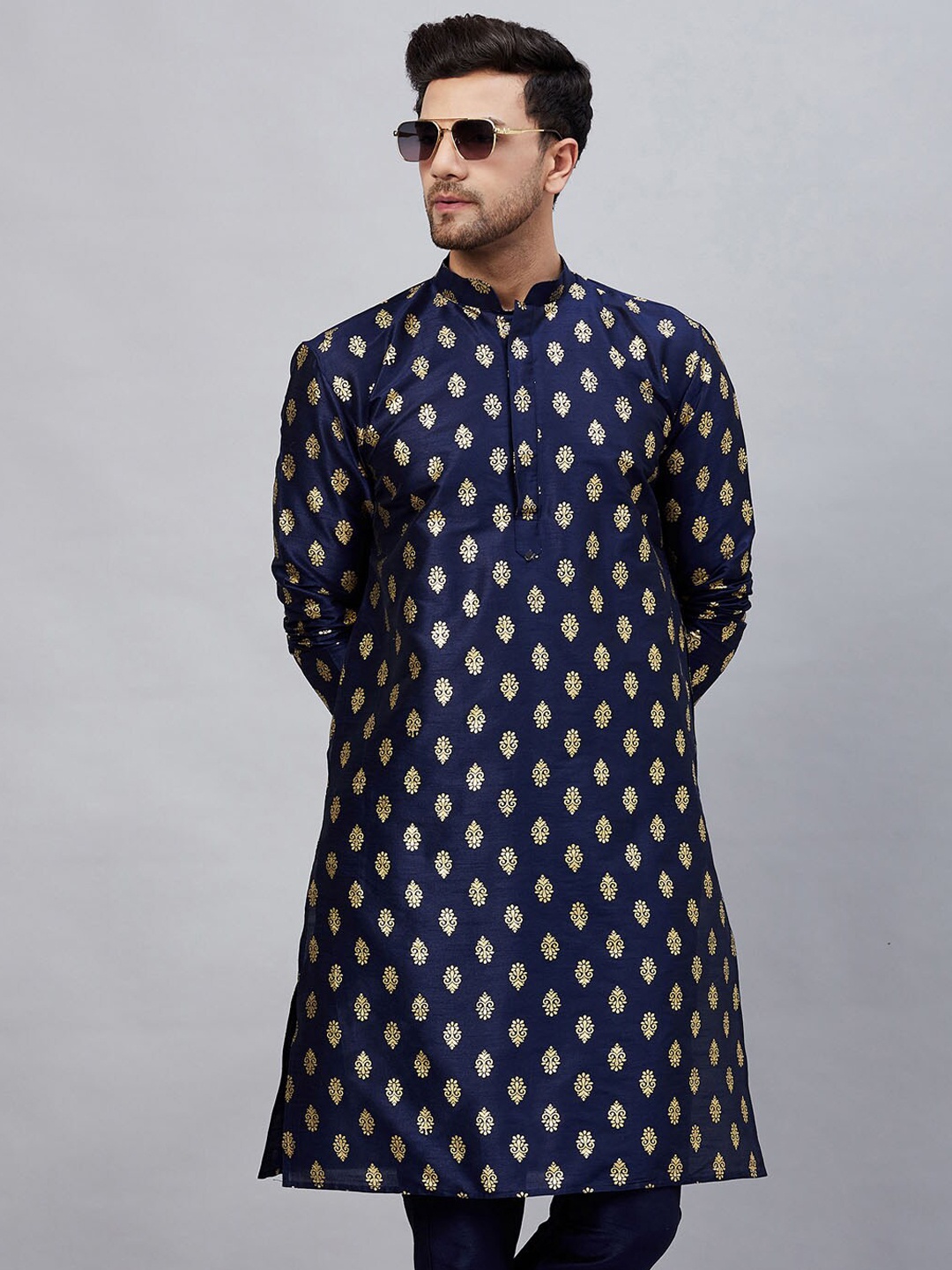 

VASTRAMAY Ethnic Motifs Foil Printed Mandarin Collar Kurta, Navy blue