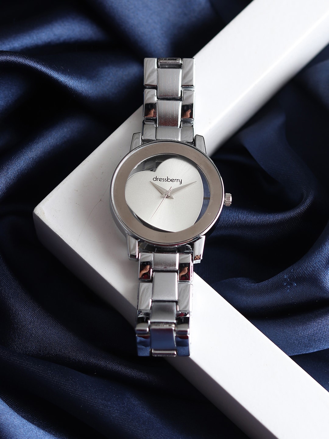 

DressBerry Women Silver-Toned Dial & Silver Toned Straps Analogue Watch HOBDB-116-SL