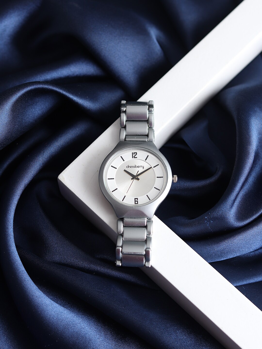 

DressBerry Women Bracelet Style Straps Analogue Watch HOBDB-115-SL, Silver