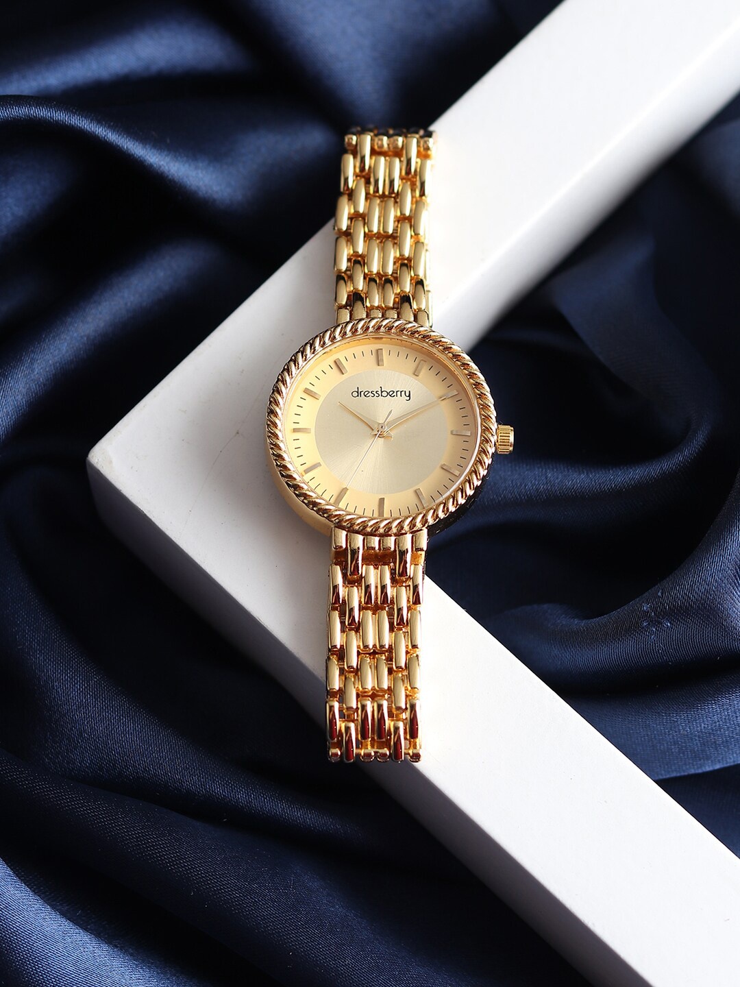 

DressBerry Women Gold-Toned Dial & Bracelet Style Straps Analogue Watch HOBDB-111-GD