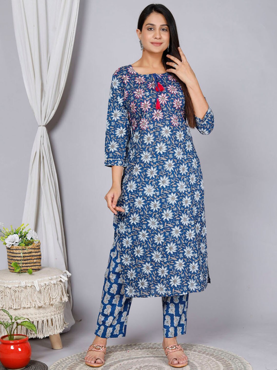 

gvs shoppe Floral Printed Pure Cotton Kurta with Trousers & Dupatta, Blue