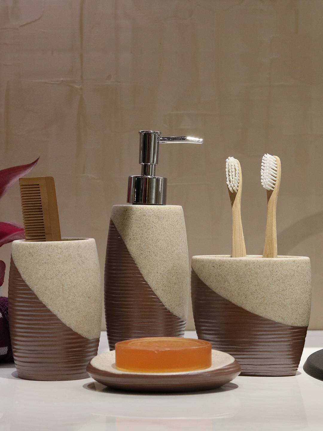 

Shresmo Set of 4 Colourblocked Bath Accessories, Off white