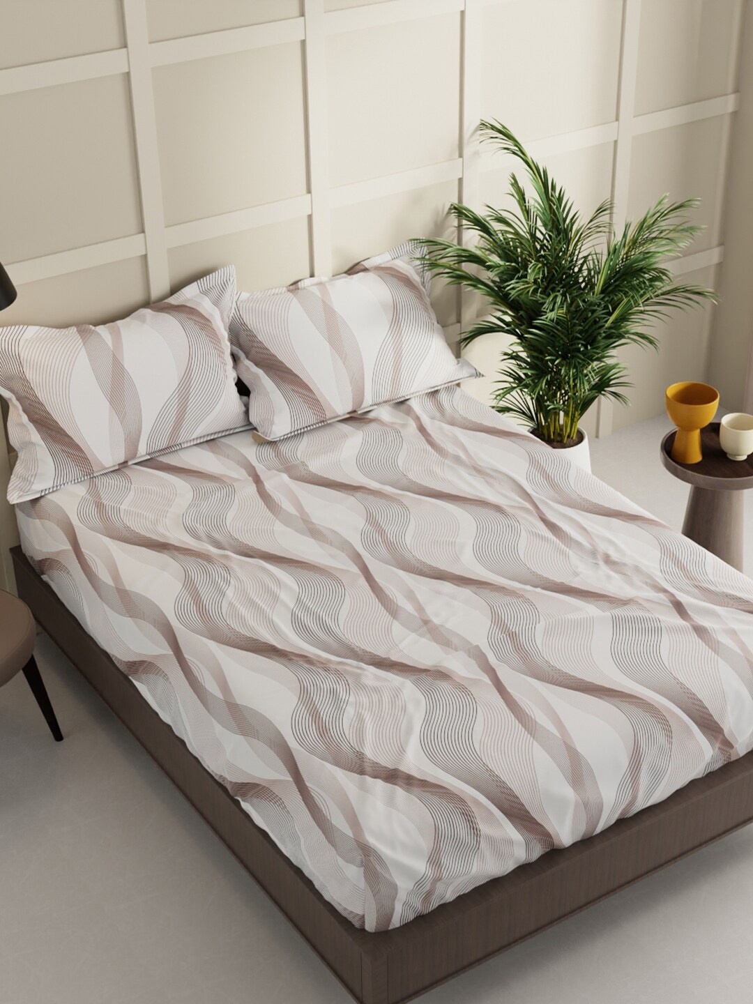 

KOPA La-Vogue Off White & Mauve Printed 152 TC Queen Bedsheet & 2 Pillow Covers