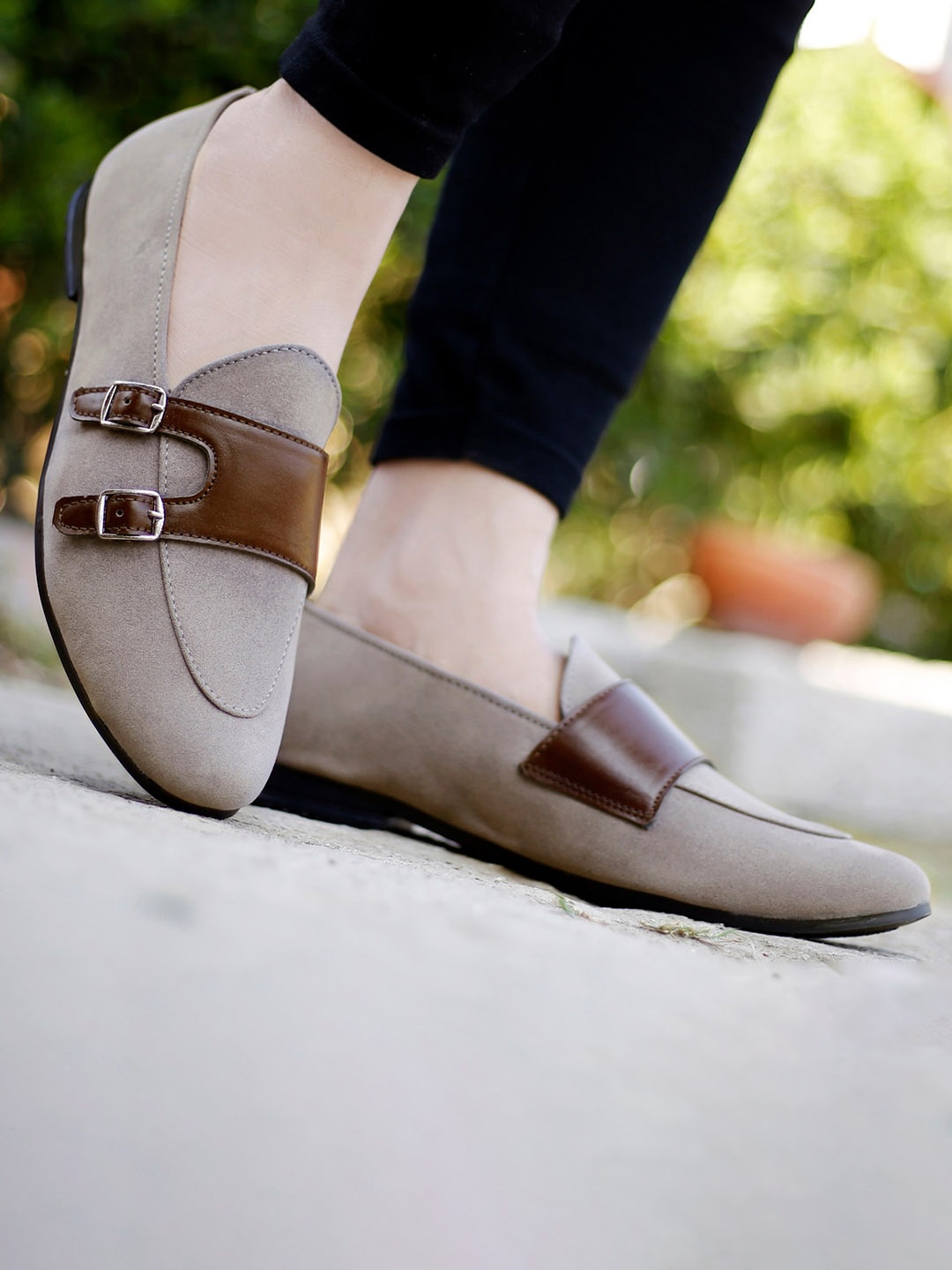 

Bxxy Men Colourblocked Double Monk Buckled Loafers, Grey