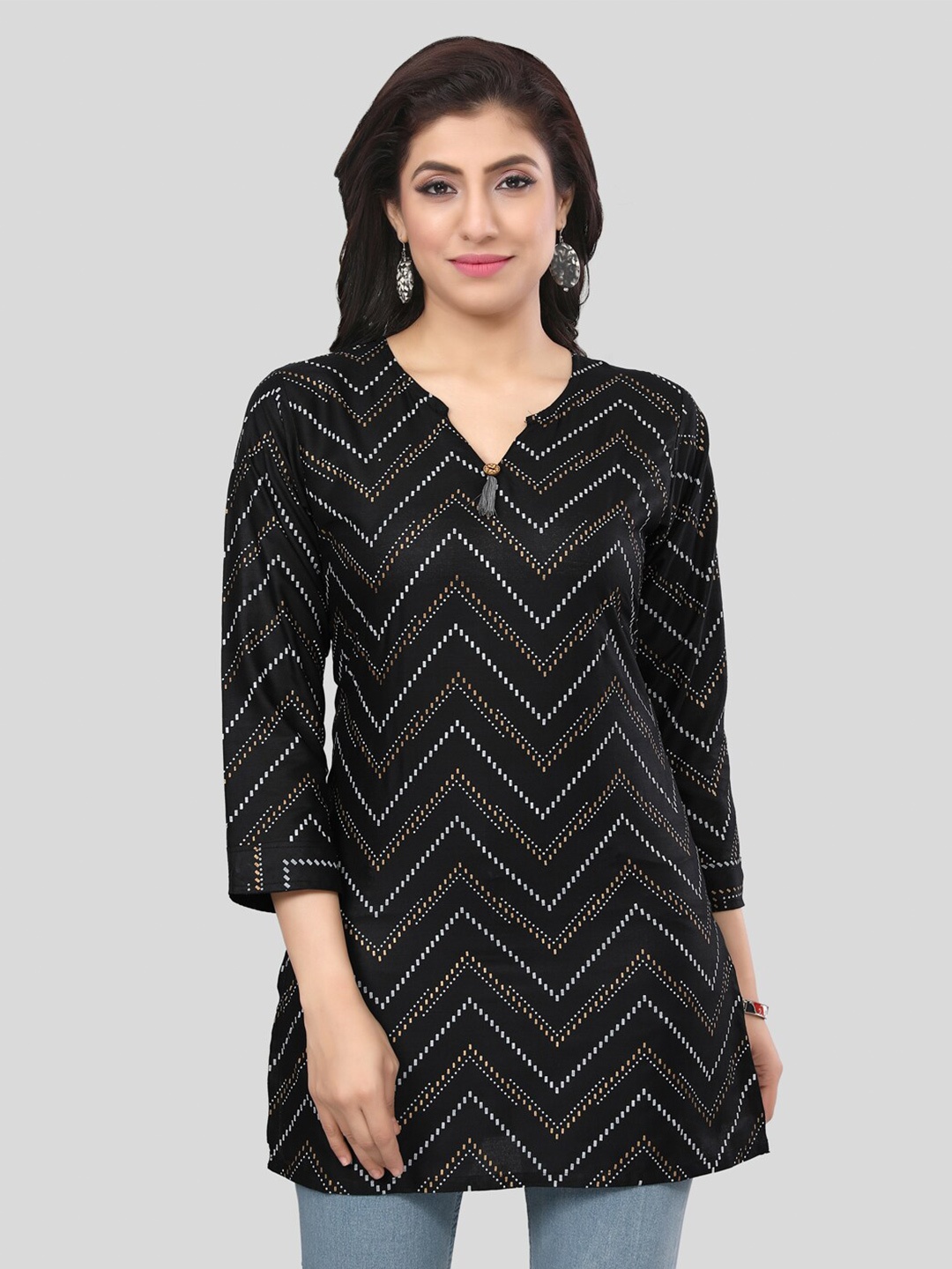 

Saree Swarg Mandarin Collar Chevron Printed Straight Kurti, Black